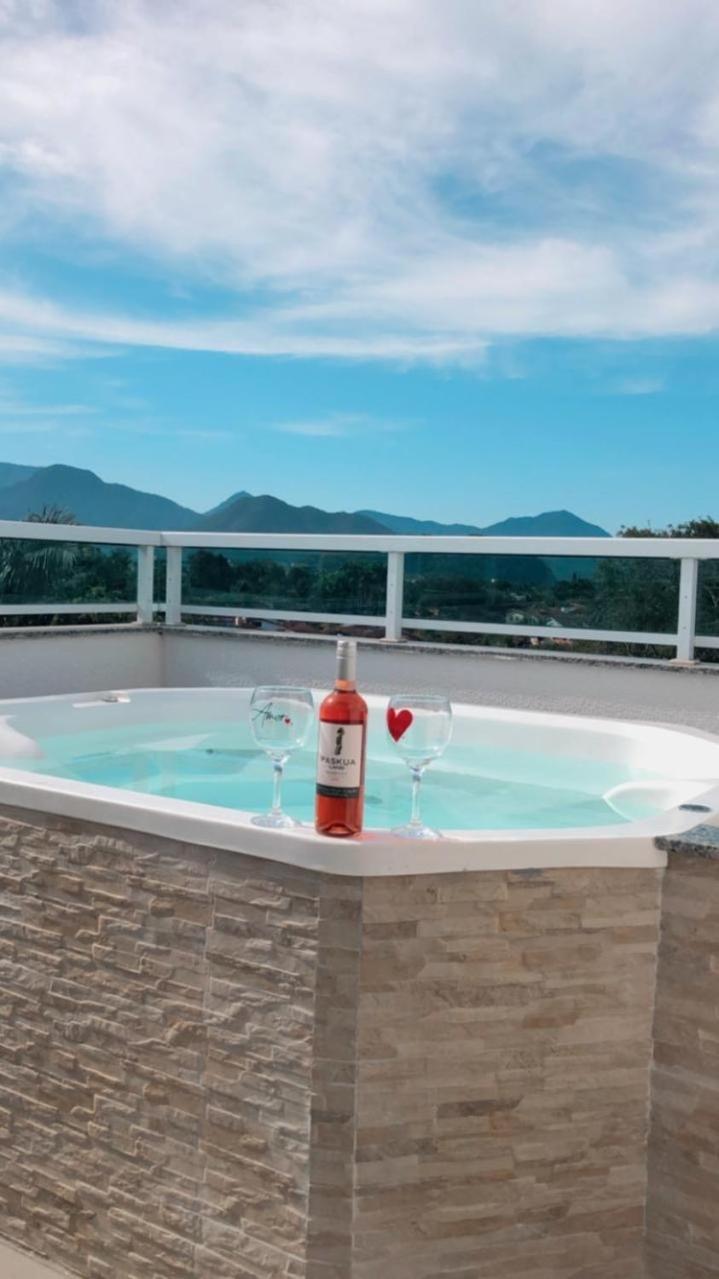 Cobertura Com Jacuzzi Em Apartamento *